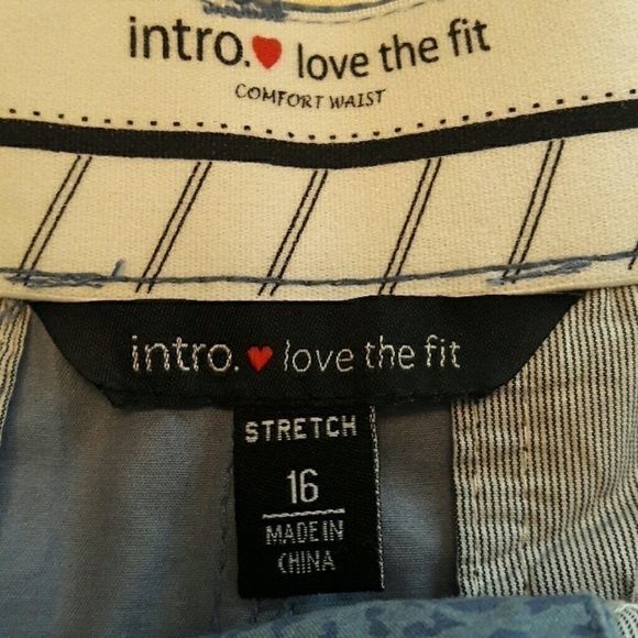 𝅺INTRO. LOVE THE FIT Women's Paisley Print Shorts, 16 - Picture 2 of 4